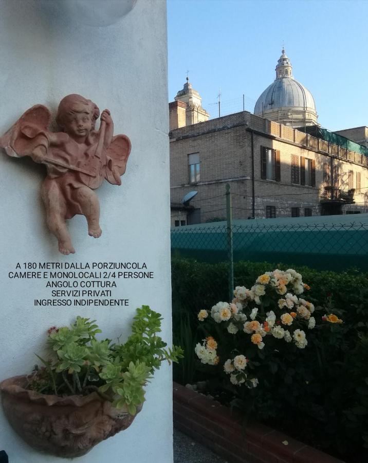 La Corte Degli Angeli Locazioni Turistiche Асизи Екстериор снимка