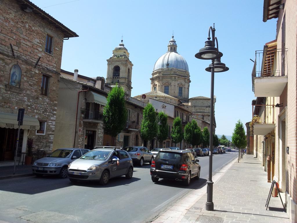 La Corte Degli Angeli Locazioni Turistiche Apartment Асизи Стая снимка