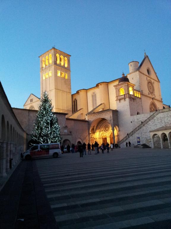 La Corte Degli Angeli Locazioni Turistiche Асизи Екстериор снимка