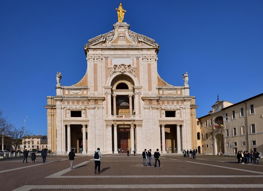 La Corte Degli Angeli Locazioni Turistiche Асизи Екстериор снимка