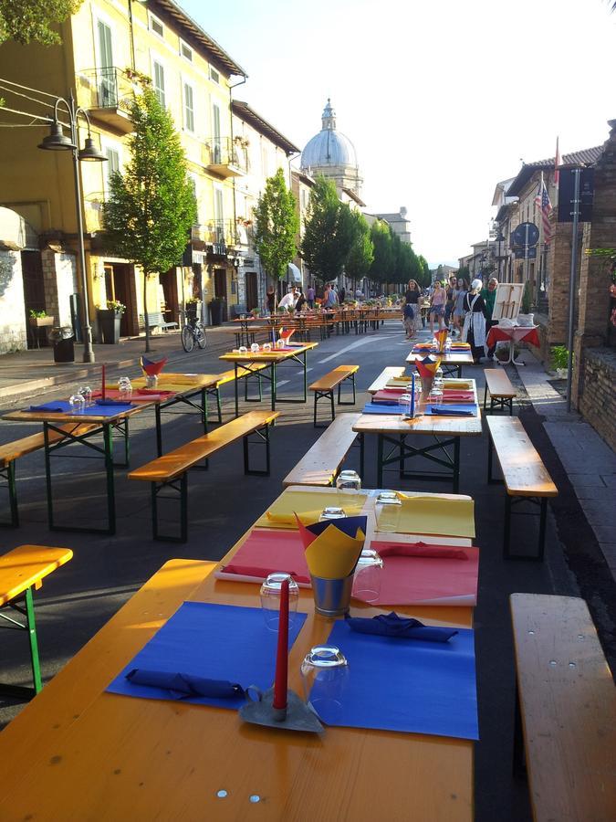 La Corte Degli Angeli Locazioni Turistiche Асизи Екстериор снимка